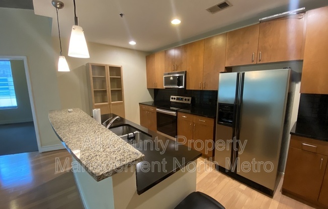950 W Peachtree St
