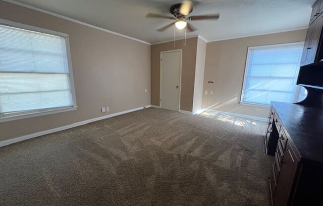 2 beds, 1 bath, $1,095