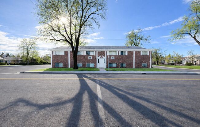 Modern Studio & 1-Bedroom Apartments in Convenient North Aurora Location