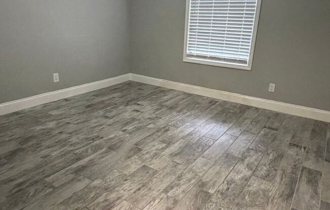 1 bed, 1 bath, 700 sqft, $1,150, Unit Unit 33