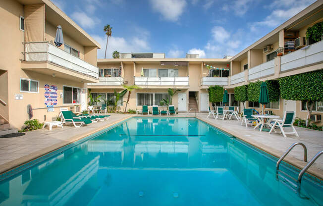 Apartment Building in Los Angeles Pool