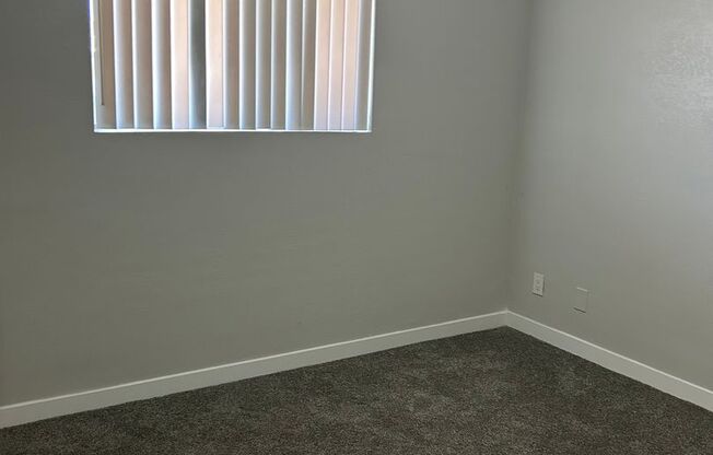 2 beds, 1 bath, 810 sqft, $1,195, Unit 76