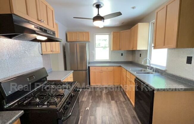 303 LEXINGTON CT