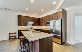 5771 N RDG AVE