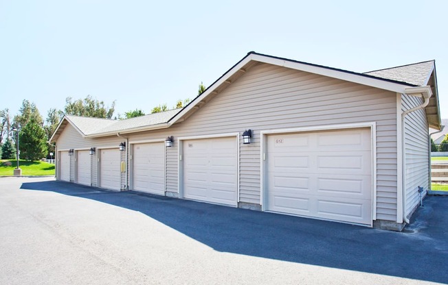 Badger Mountain Ranch Garages