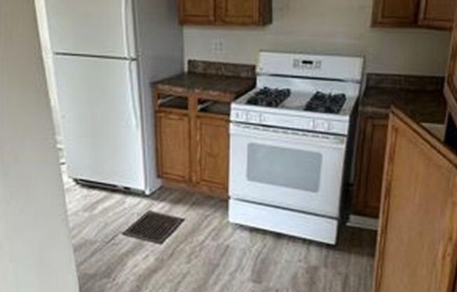 2 beds, 1 bath, $1,100