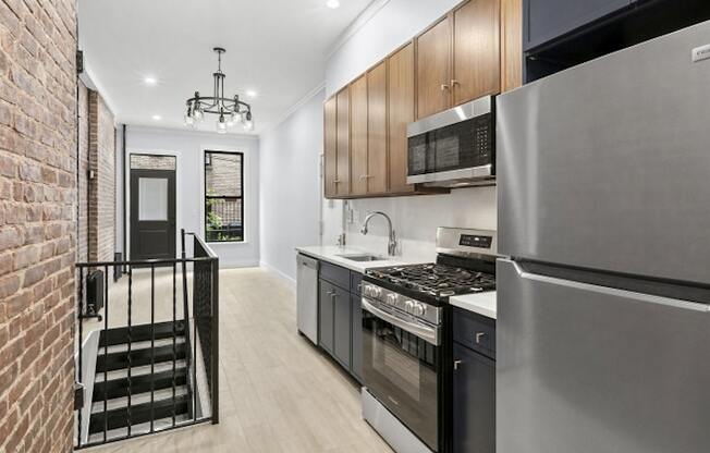 426 W 45 ST