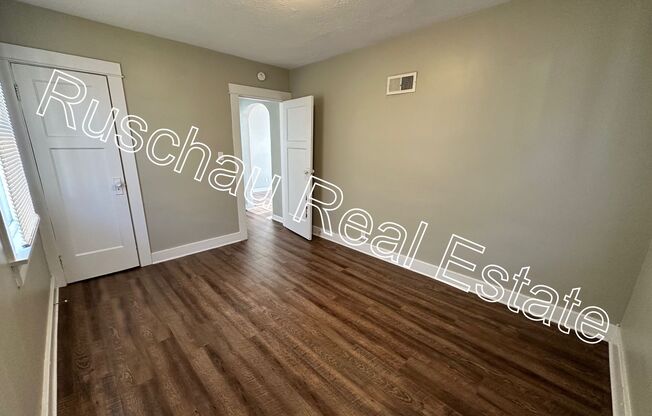 2 beds, 1 bath, $995