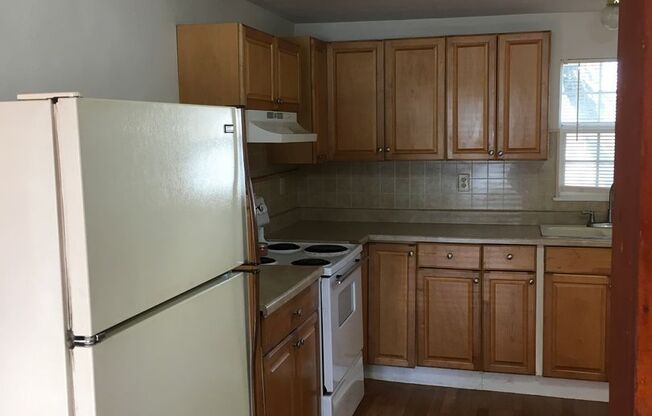 2 beds, 1 bath, $1,300