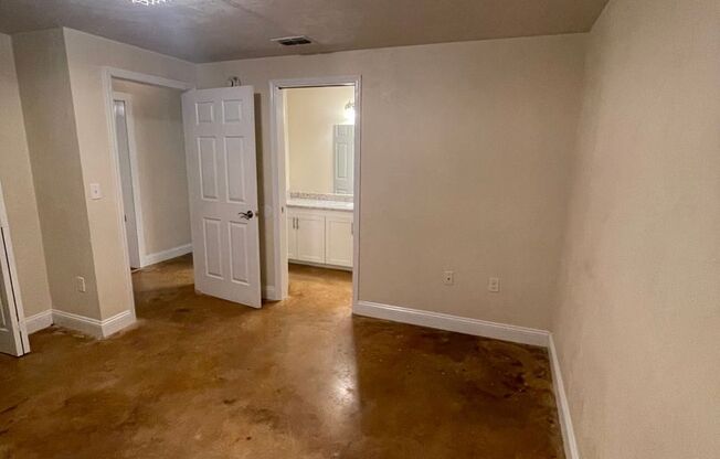 3 beds, 2 baths, 1,100 sqft, $1,275, Unit 205