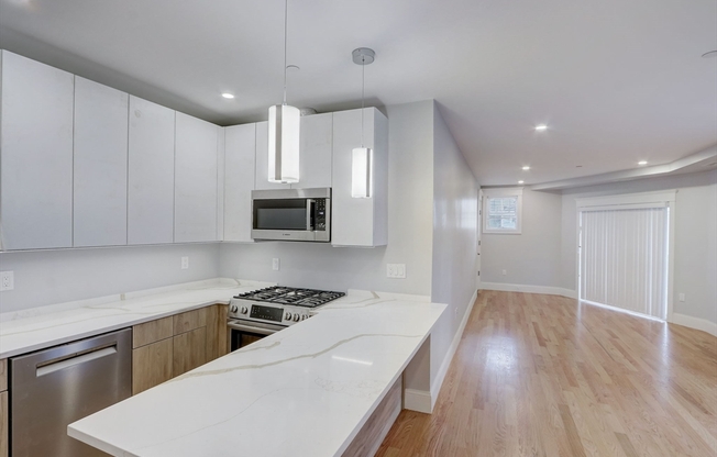 843 E 5 ST