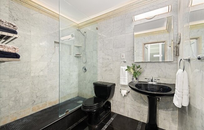 529 W 42 ST