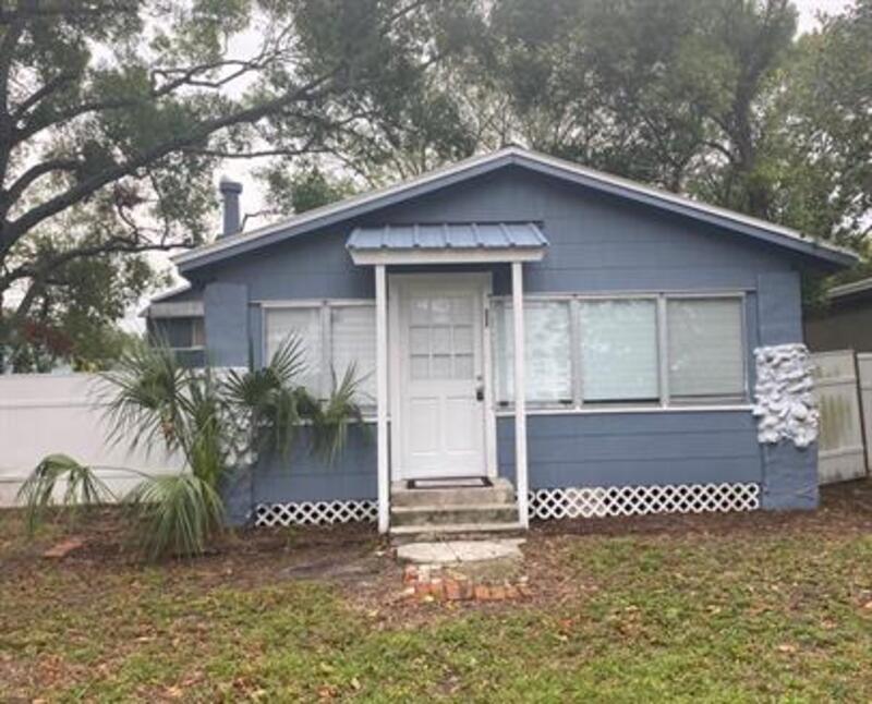 1131 QUEEN N HOUSE ST
