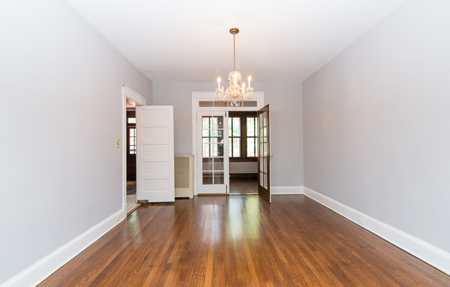 1863 INGLESIDE TER NW