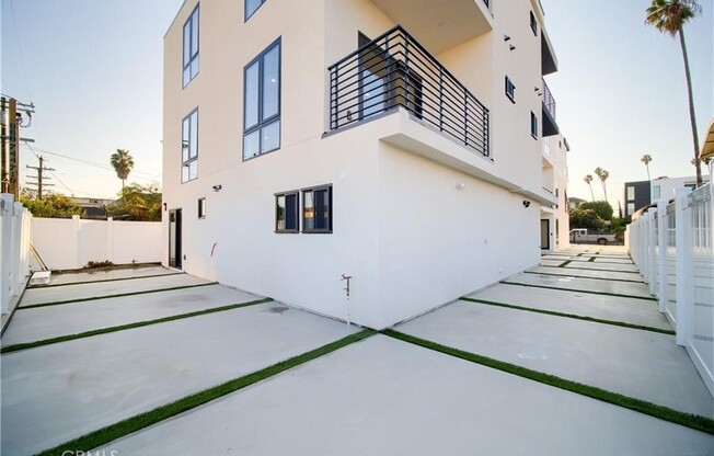 618 MARIPOSA AVE