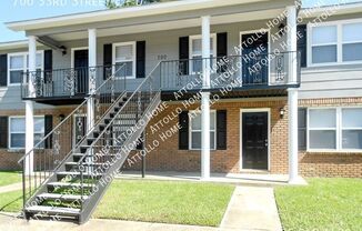 700 33 ST E