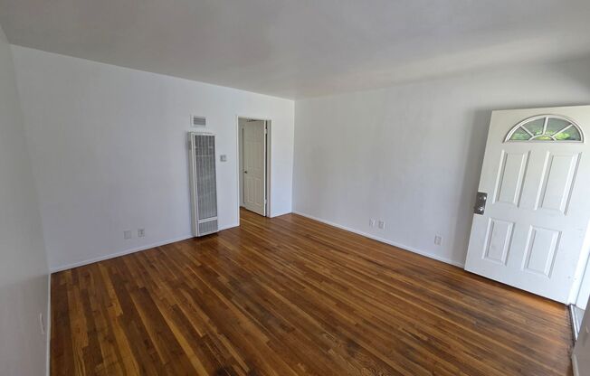 256 W Valencia Ave