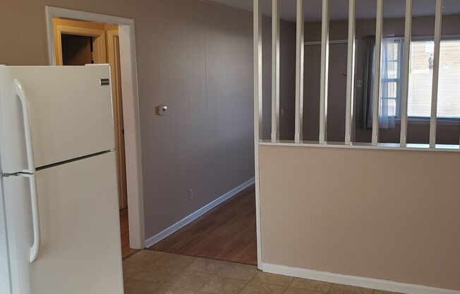 2 beds, 1 bath, $1,000, Unit UNIT A