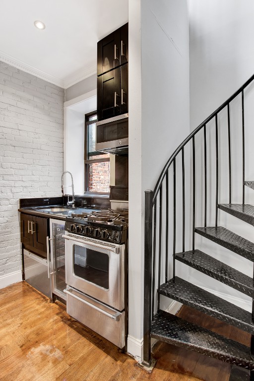 438 W 52nd St