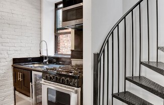 438 W 52nd St