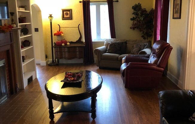 4 beds, 3 baths, $2,700