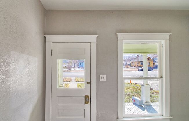 5 beds, 2 baths, $2,300