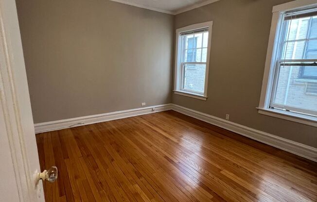 Beautiful Vintage Apartments Near Downtown Evanston