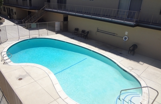 Studio, 1 bath, 200 sqft, $1,355, Unit JR. UNIT