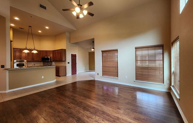 Champions Village  3/2/2 House with 2 Living Areas & 2 Dining Areas / Fridge , Washer, Dryer Included / NBISD