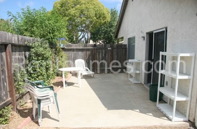 Mira Mesa, 10992 Via Abaca - Central location! Near shopping, public library, community park and restaurants!