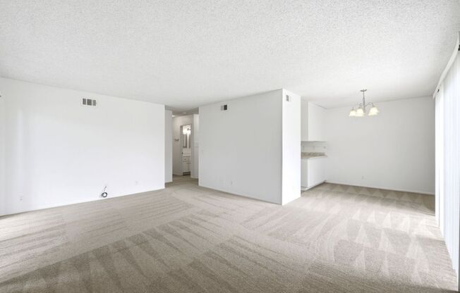 Top Floor 3 Bed, 2 Bath Condo in Desirable Greenhouse 1 Community!