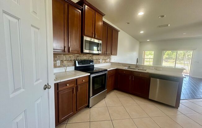 Beautiful Riverview Rental – Water, Sewer & Trash Included