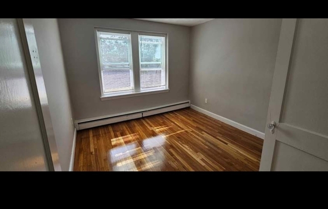 2 beds, 1 bath, 700 sqft, $2,000, Unit 19