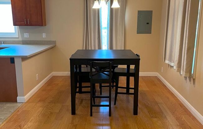 Beautiful 4bd/2ba in desireable neighborhood close to downtown!