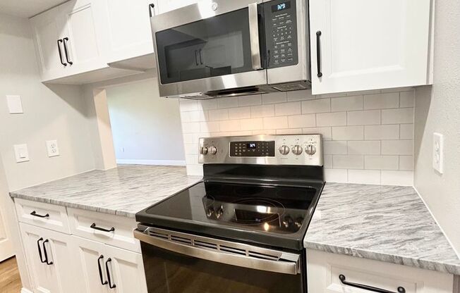 Charming 1/1 Condo in Gated Resort-Style Community near Orlando International Airport!
