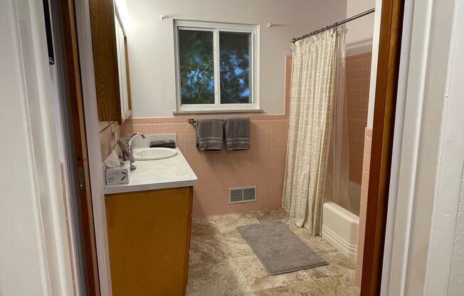 2 beds, 1 bath, $2,000