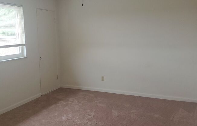 2 beds, 1 bath, 900 sqft, $995, Unit 05236-2