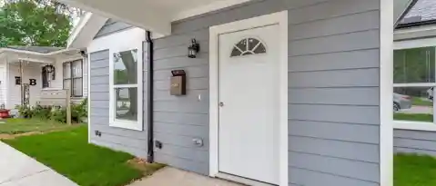 1111 F AVE