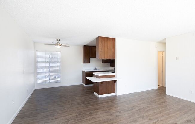 Spacious Two Bedroom Apartment w/ Parking in Ocean Beach. Rent today!