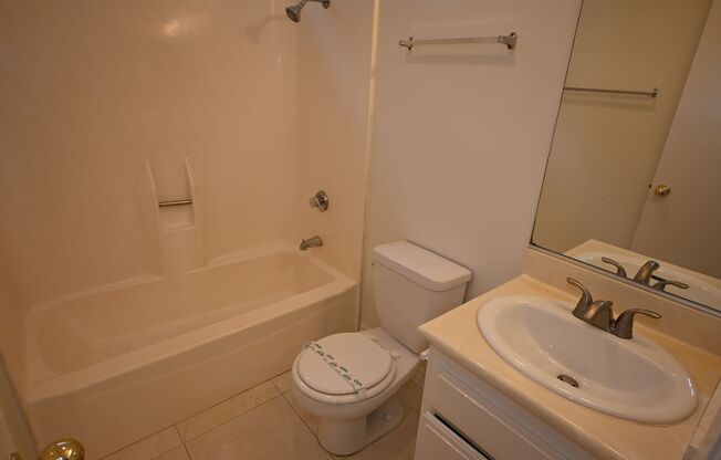 2 beds, 1.5 baths, $2,400, Unit 03