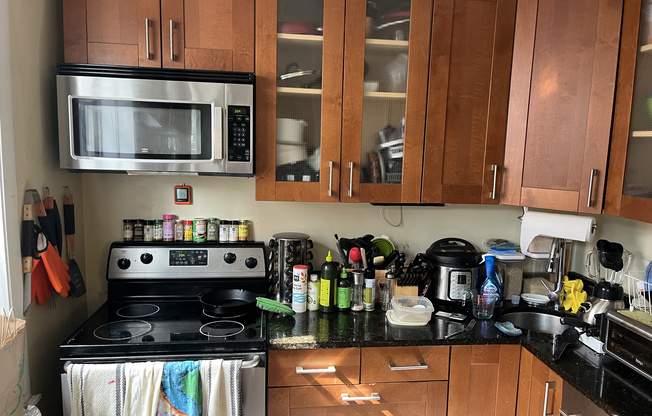 2 beds, 1 bath, $3,500, Unit 8