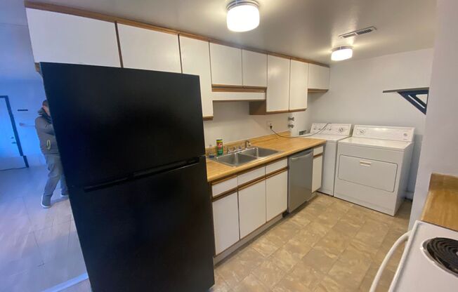 2 beds, 1 bath, $1,699