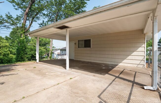 Spacious 3-Bedroom Home with Modern Kitchen and Expansive Fenced Yard