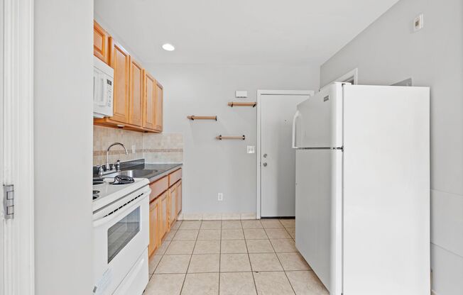 Studio, 1 bath, 575 sqft, $800, Unit 2F