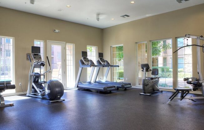 cardio machines and weighted machines in fitness center