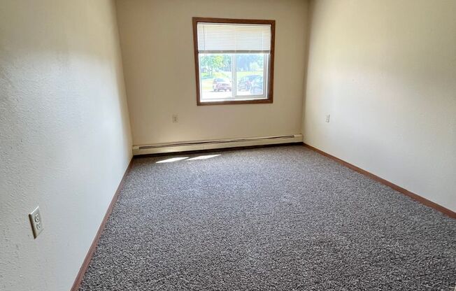 2 beds, 1 bath, 946 sqft, $725, Unit 8