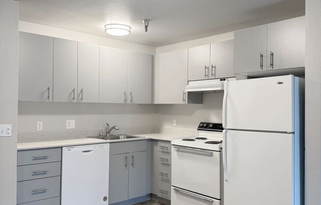 1 bed, 1 bath, 636 sqft, $1,595, Unit 424