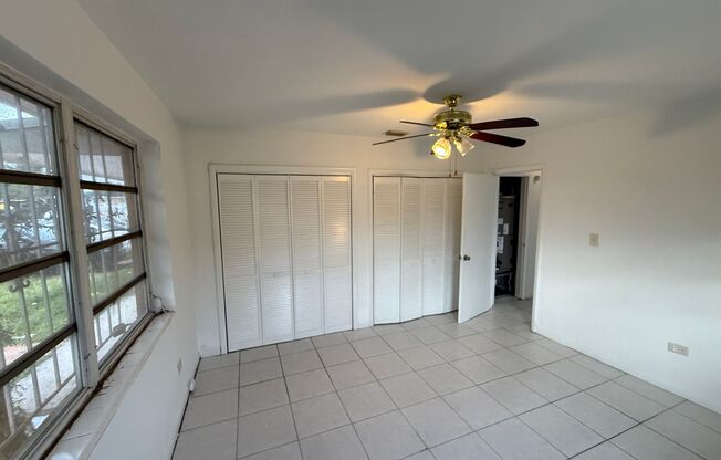 2 beds, 1 bath, $2,350