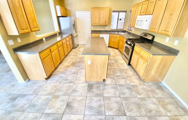 BEAUTIFUL 3 BEDROOM HOME WITH POOL!!