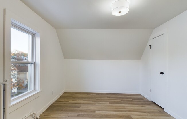 4 beds, 2 baths, 1,300 sqft, $4,300, Unit 2